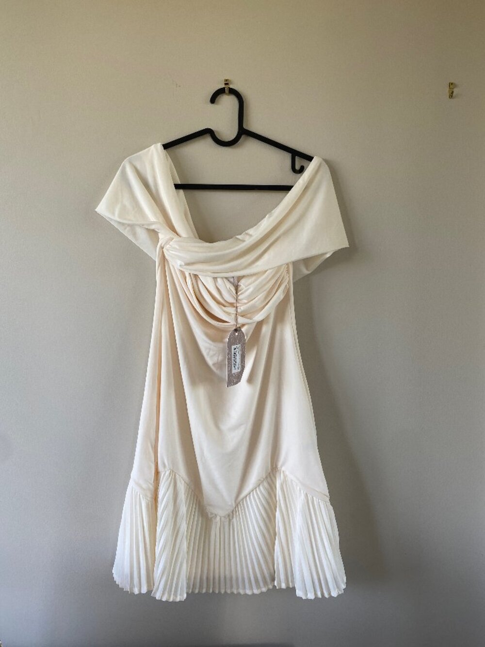 BNWT Meshki Melina Off the shoulder Slinky Mini Dress